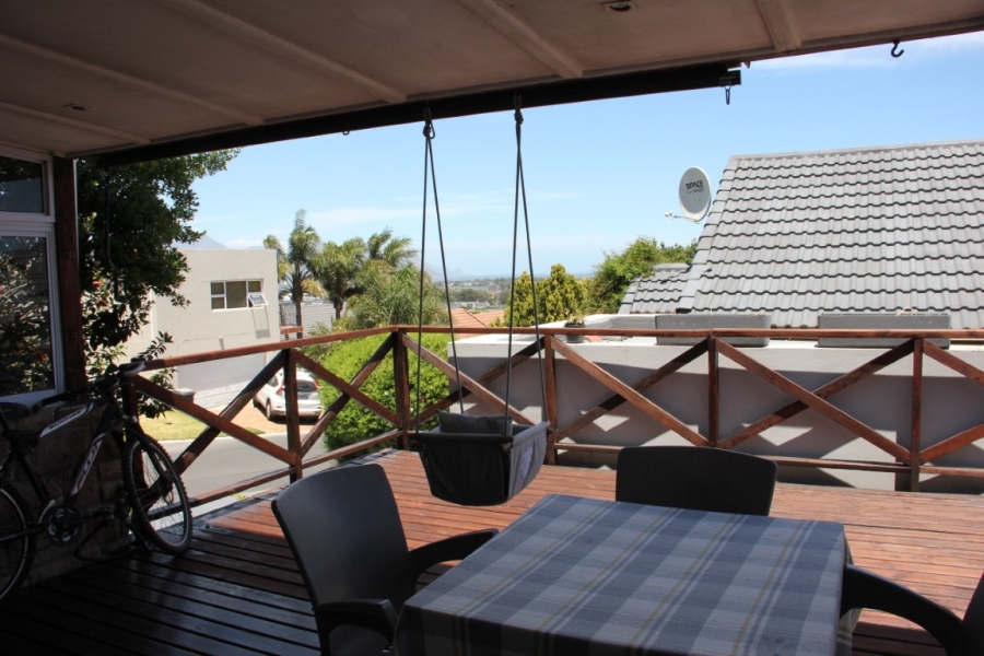 To Let 3 Bedroom Property for Rent in Heldervue Western Cape